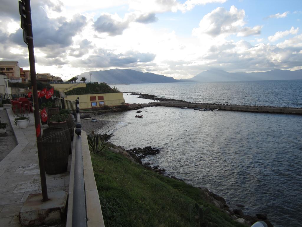 Casa Vacanze Daisy Trappeto  Exterior foto